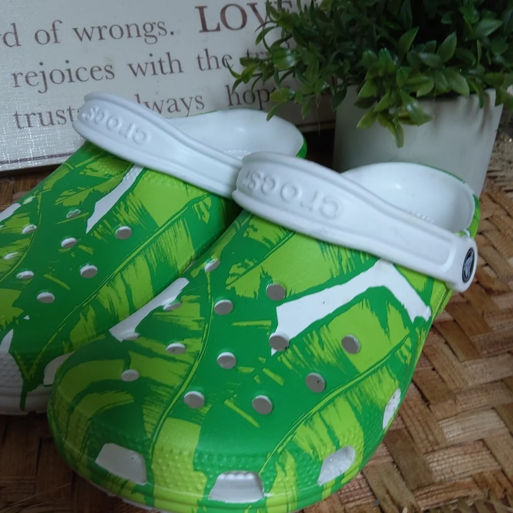 CROCS PALMS! SUPER STYLISH! MUST HAVE! - Picture 1 of 5